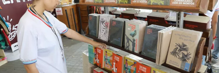 SEC marca presença na FLIFS 2025 e fortalece escola pública como espaço de valorização cultural