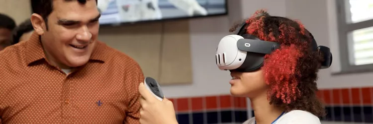 Robótica nas escolas: Bahia capacita professores e entrega kits de robótica para rede estadual de ensino