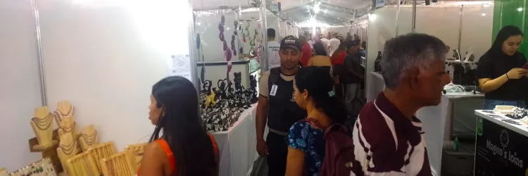 CGB realiza análise e identificação de gemas e joias em feira de pedras preciosas