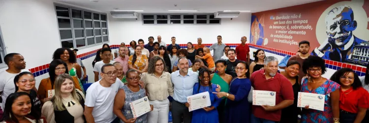 Qualificação certifica 290 profissionais e abre caminhos para emprego e renda em Lauro de Freitas