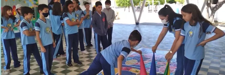 Surdos em cursos de saúde , manguezais, geografia e larvicida da casca da laranja no Univerciência