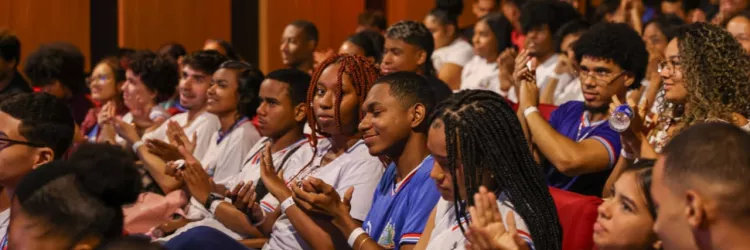 Estudantes da rede estadual participam do Aulão Enem com foco em raciocínio lógico e Matemática