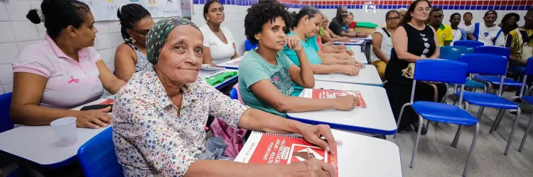 Mãos Solidárias Bahia amplia alfabetização e transforma vida de adultos e idosos com apoio da SEC