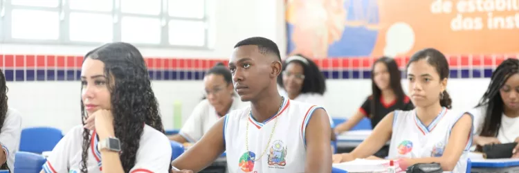 Parcela do Pé-de-Meia de outubro beneficia 300 mil alunos da rede estadual