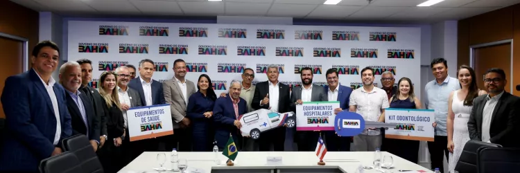 Governador se reúne com prefeito de Jacaraci e entrega equipamentos de saúde para o município