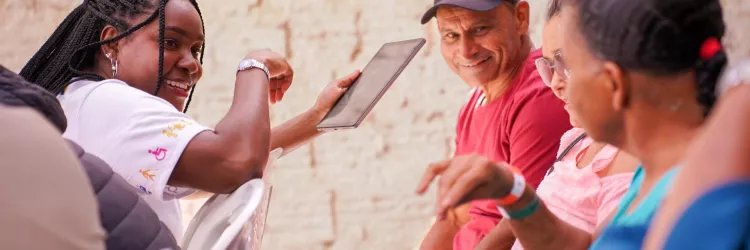 Outubro Rosa: Bahia dá início ao mutirão de 40 mil mamografias na capital e interior do estado  Ação faz parte do programa Rastreio de Câncer de Mama para intensificar o diagnóstico precoce da neoplasia na Bahia  Aos 46 anos, Caliane Pereira foi uma das primeiras pacientes a ter acesso às 40 mil mamografias disponibilizadas pelo Governo do Estado para mulheres com idade entre 40 e 69 anos, durante o mês de outubro na Bahia. A abertura oficial da campanha de rastreamento e combate ao câncer mama, o Outubro R