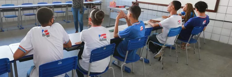 Estado antecipa pagamento do 13º e da folha de novembro para servidores da Educação