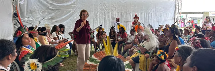 SPM discute políticas públicas e garantia de diretos das mulheres indígenas durante o 7º Acampamento Terra Livre da Bahia 