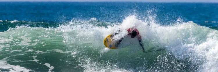 Conquistas nas águas: Dijackson Santos, o Gato de Botas, é vice-campeão mundial de parasurf com apoio da Sudesb