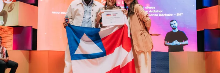 Professora da rede estadual de Santa Bárbara conquista o 2º lugar no Prêmio Nacional Liga STEAM, no Festival LED, em BH