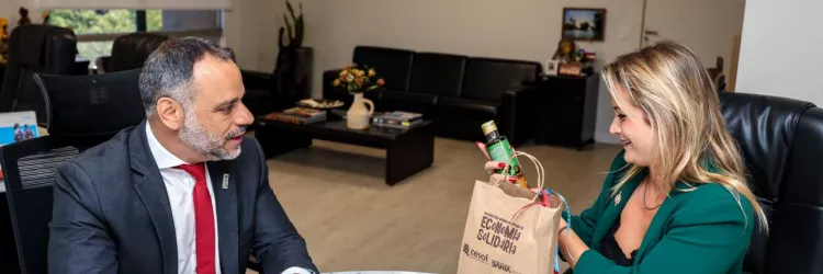 Deputada francesa conhece experiência do SineBahia