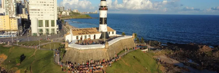 Edifício Oceania receberá projeção especial pelos 20 anos do Ligue 180, nesta sexta-feira (19)