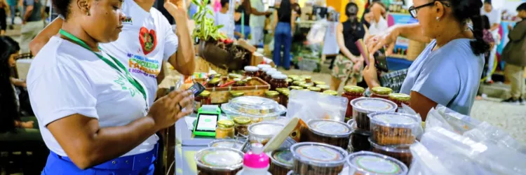 Feira Baiana reúne diversidade de orgânicos e movimenta o Parque Costa Azul