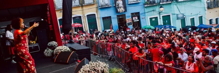 Shows animam o  Pelourinho na festa de Santa Bárbara