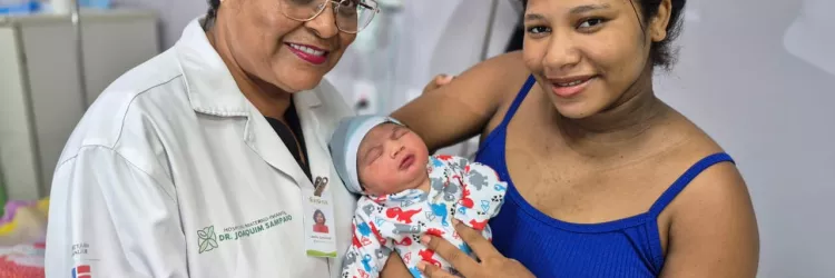 Mãe de primeira viagem tem bebê com mais de 4 kg em parto natural no Hospital Materno-Infantil de Ilhéus