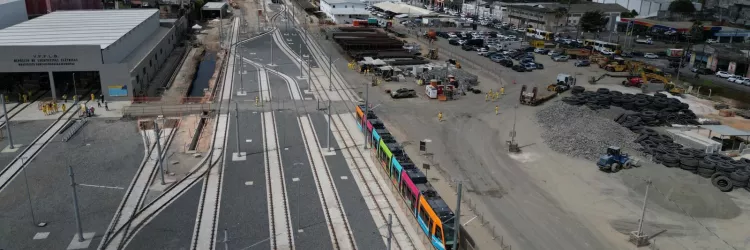 Obra do Governo do Estado, VLT faz primeira viagem-teste e marca avanço na mobilidade da capital baiana