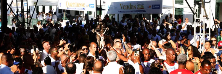 Sexta-feira da Gratidão atrai turistas à Basílica do Senhor do Bonfim