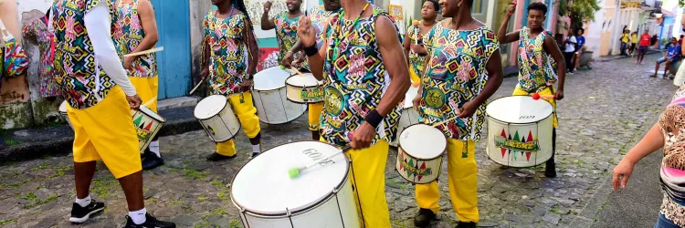 Sextou com samba raiz, Muzenza, Cortejo Afro e Ilê: Pelourinho segue animado nesta sexta-feira (9)