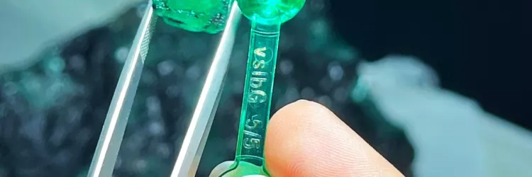 Análise de esmeraldas promovida pela Cooperativa Mineral da Bahia