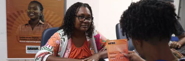 CrediAfro leva atendimento e orientação financeira a estações do metrô de Salvador  durante o verão