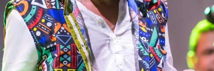 Cidade cheia de ritmos, de clássicos do axé music ao reggae: baianos e turistas festejam o verão no Pelô, nesta quinta (8)