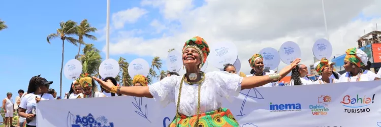Com participação do projeto Agô Bahia, Lavagem de Itapuã atrai turistas nacionais e estrangeiros