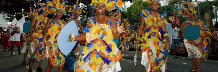Bloco Apaxes do Tororó reafirma ancestralidade e resistência cultural no Circuito Osmar