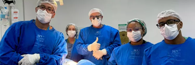 Hospital do Subúrbio realiza cirurgia de escoliose com técnica inédita no Brasil