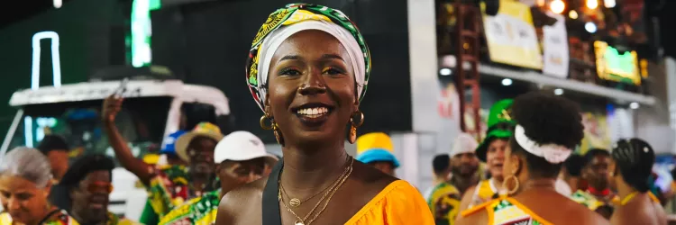 Ouro Negro: Bloco Afro Muzenza desfila história e resistência no Circuito Dodô