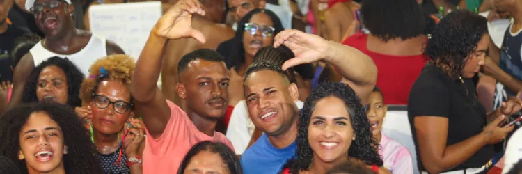 *Carnaval em Paripe movimenta economia e deixa população animada com a geração de renda durante o período*