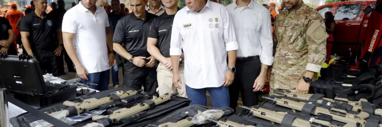 Governo do Estado reforça segurança pública com entrega de fuzis e novas viaturas