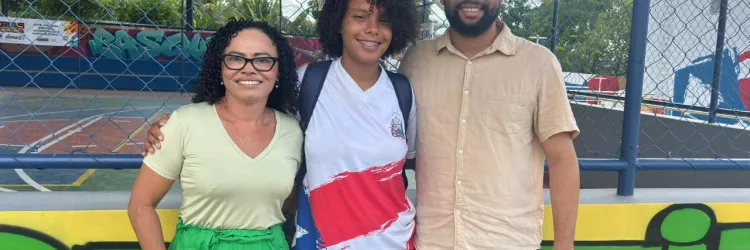 Estudante da rede estadual alfabetizada aos 11 anos de idade comemora ingresso na universidade