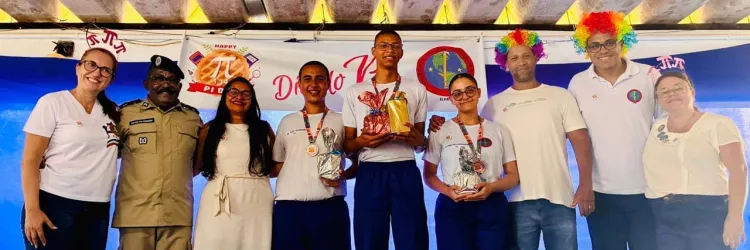 Colégio da Polícia Militar de Ilhéus celebra o "Dia do Pi" com quebra de recordes de memorização