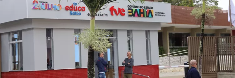 Rádio Educadora FM comemora 48 anos e oferece gratuitamente 22 programas para rádios de todo o País