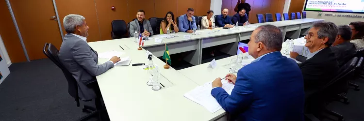 *Governador recebe prefeito de Manoel Vitorino e discute investimentos para o município*