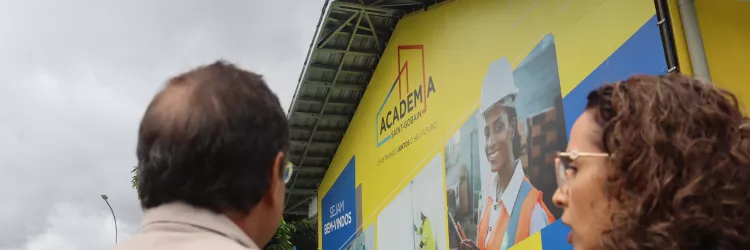 Mulheres em vulnerabilidade social recebem formação profissional para atuação com drywall