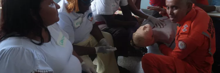 Bombeiros do Salvar realizam primeira capacitação em primeiros socorros para pessoas cegas e com baixa visão em Salvador