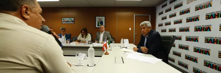 Governo entrega ambulância, veículo administrativo e equipamentos para fortalecer a saúde em Canudos