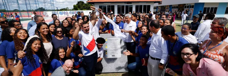 Governo entrega escola modernizada e anuncia pacote de obras em mobilidade e saúde para Conde