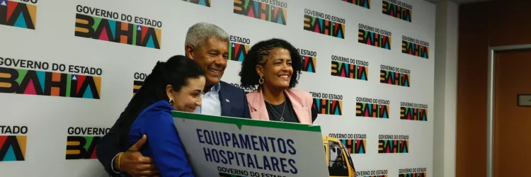 Governo se reúne com prefeita de Dário Meira e entrega veículos