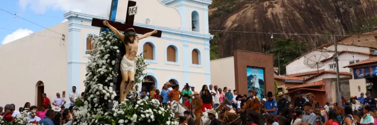 Em Milagres, Jerônimo Rodrigues une devoção, cultura e entregas para mobilidade e saúde