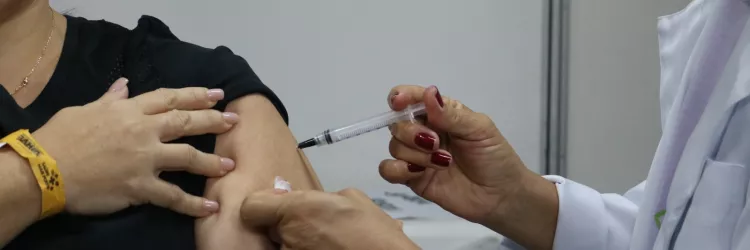 Vacinação reforça cuidado materno durante lançamento da Maternidade de Lauro de Freitas