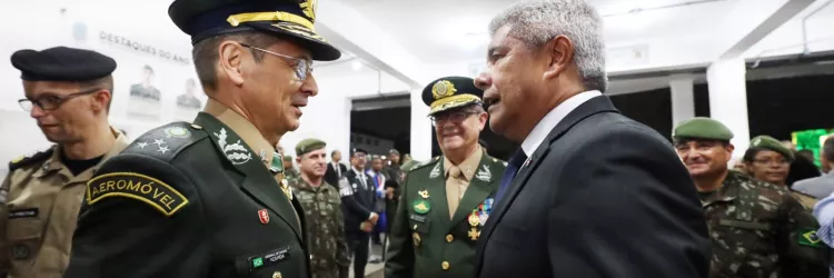 Governador acompanha passagem de comando da 6ª Região Militar na capital baiana