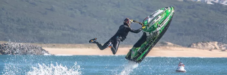 Pilotos de 10 países disputam Copa do Mundo Jet Waves neste final de semana em Guarajuba