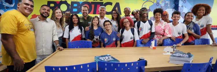 Em Salvador, Jerônimo Rodrigues visita escola estadual de referência em tempo integral com ministro Guilherme Boulos