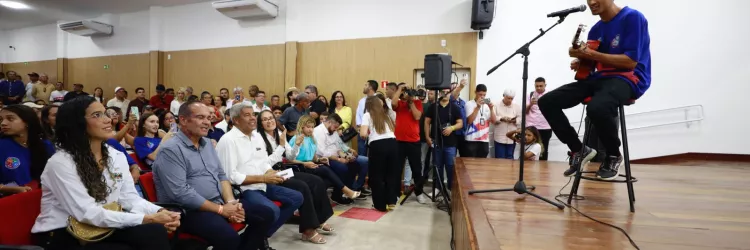 Governo do Estado entrega escola em tempo integral, obra viária e anuncia novos investimentos em Jaborandi