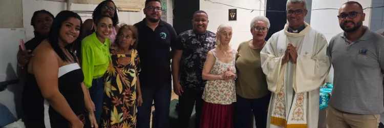 Mês das Mães Solidário: Servidores da Secom entregam arrecadações para idosas do Lar Elizabete