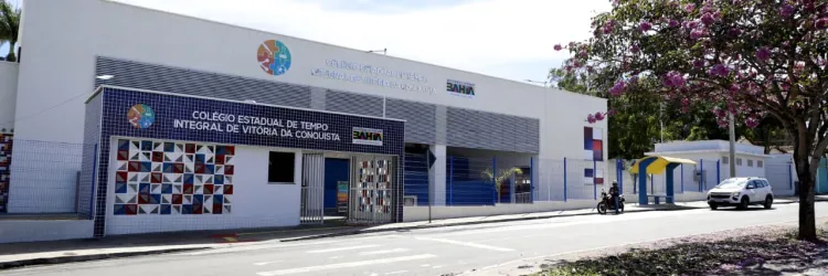 Governo do Estado entrega novo colégio estadual em Vitória da Conquista