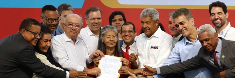 Famílias da Lagoa Grande são beneficiadas com títulos de regularização fundiária, em Feira de Santana
