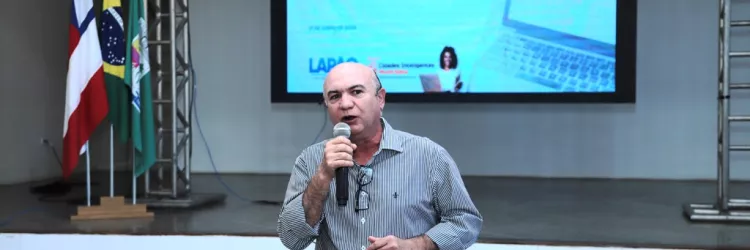 Bahia avança na tramitação eletrônica com implantação do SEI em Lapão  Com lançamento na região do centro-norte, Estado se tornou o segundo do país em números de prefeituras com o sistema implantado graças ao projeto SEI Bahia Municípios   A Bahia acaba de se tornar o segundo Estado brasileiro com o maior número de municípios que já concluíram a implantação do Sistema Eletrônico de Informações (SEI) , software que é referência nacional em tramitação eletrônica, permitindo eliminar o uso do papel em processo